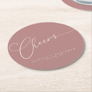 Cheers Minimal Dusty Ro Script Personligt bröllp Underlägg Papper Rund