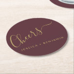 Cheers Minimalist Burgundy och Guld Personligt brö Underlägg Papper Rund<br><div class="desc">Personlig Cheers minimalistiska Burgundy och Guld Bröllop Pappra Underlägg</div>