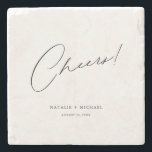 Cheers Modern Unik Personlig Personligt bröllp Stenunderlägg<br><div class="desc">Tittar för en unik och personlig bröllopsförmån som dina gäster kommer att göra i kärlek? Se bara på de här Personligt bröllp Stone-Underlägg i den moderna Personligen Cheers Modern! Med en enkel men ändå snyggt som innehåller ord "Cheers" i ett modernt, kalligrafiskt skriptteckensnitt är dessa underlägg perfekt för alla bröllop,...</div>