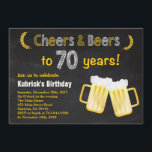 Cheers och Öl 70:e födelsedagsinbjudan Inbjudningar<br><div class="desc">Cheers och Öl 70:e födelsedagsinbjudan. Vuxen Birthday. Öl födelsedag för manar. Svart och vit bakgrund i kritbordet. Om du vill göra ytterligare anpassningar klickar du på knappen "Anpassa" och användor verktyg som är utformat för att ändra mallen.</div>