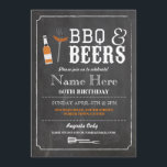 Cheers & Öl BBQ Födelsedagsfest 30:e 60:e Inbjudan<br><div class="desc">Rustiska schaktbrädor och utformningen av öl födelsedagsfest inbjudan. Perfekt för alla ålders födelsedagsfester. ÄNDRA ENKELT ENKELT TEXTEN TILL KOSTYM PARTY. Baksida ingår</div>