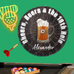 Cheers Öl och Hål 19:e Golf Bollar Wood Darttavla<br><div class="desc">Konstruktionen "Golf Bollar Cheers Öl" och "Beer Drinking 19:e Hål", med en ölstein mugg. Den här Golfing Beer Drinking-temat-designen är bara höger för tillfälle och gör perfekt personlig Gift, den är underbar för studenten bröllop, party, familjeåterföreningar och bara vardaglig roligt. Vår mall för enkel använda gör det enkelt att anpassa...</div>