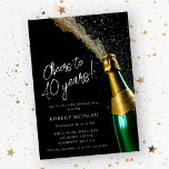 Cheers till 40 års Champagne Flaska födelsedag Inbjudningar<br><div class="desc">Perfekt 40-årsinbjudan till en man eller kvinna. En öppen champagne flaska med bubblor skapar en festlig design. Skål till 40 år är skrivet i ett modernt och trendig skript. Information om födelsedagen följer nedan. Den vita texten står mot den svarta bakgrunden. Hela texten kan redigeras så att du kan verkligen...</div>