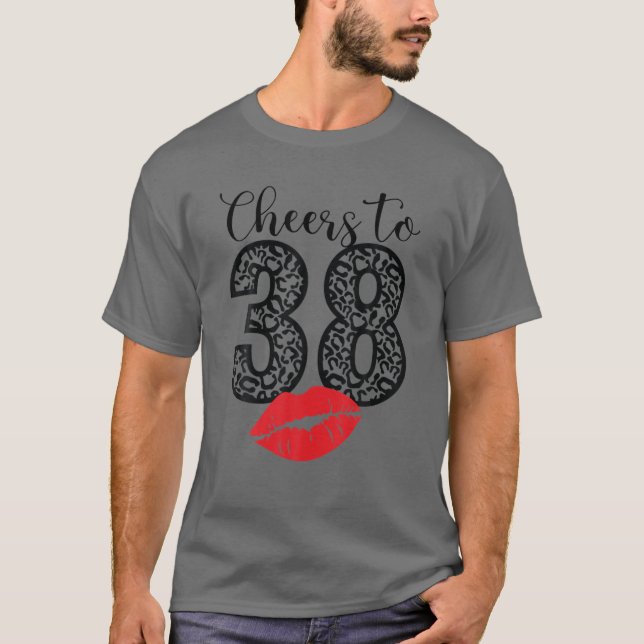 Cheers to 38 Years Läppar Grattis på födelsedagen  T Shirt (Framsida)