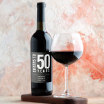 Cheers to 50 Years Black Vinflaska Etikett<br><div class="desc">Personalized wine bottle labels with the birthday years,  honoree's name and party date on a black background,  or any color you choose.  Ideal for any birthday year celebration,  retirement party,  anniversary celebration,  party favor or for any occasion. MORE colors in our store.</div>