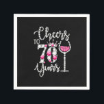 Cheers to 70 Year Old Gift 70th Birthday Queen Dri Pappersservett<br><div class="desc">Lustigt julklapp t shirt manar,  lustig julafton tshirt manar,  roliga julklappskjortor,  rolig thanksgiving,  thanksgiving t shirt manar,  thanksgiving t-shirt Women</div>