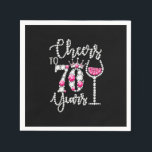 Cheers to 70 Year Old Gift 70th Birthday Queen Dri Pappersservett<br><div class="desc">Lustigt julklapp t shirt manar,  lustig julafton tshirt manar,  roliga julklappskjortor,  rolig thanksgiving,  thanksgiving t shirt manar,  thanksgiving t-shirt Women</div>