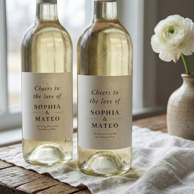 Cheers To Love Classic Elegant White Wedding Vinflaska Etikett (Skapare uppladdad)