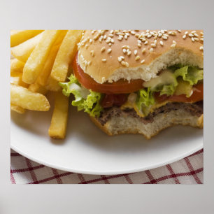 Cheeseburger bitor som tas, med chiper poster