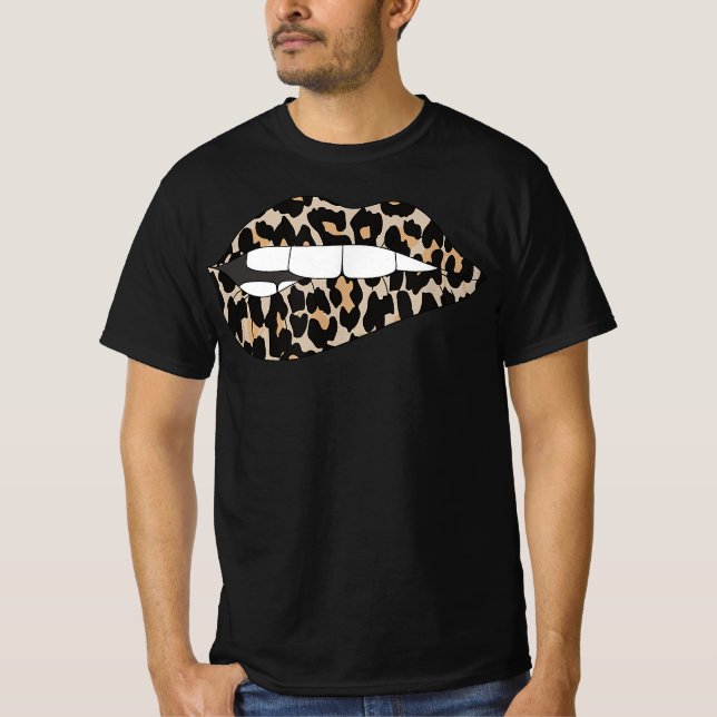 Cheetah Leopard Animal Print Lip Bita T-Shirt (Framsida)