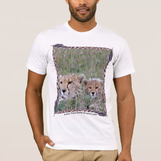 Cheetah & unge i gräset med Cheetahsvanramen Tee