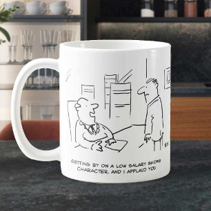 Chef applåderar arbetaren för att ha hanterat lågl kaffemugg