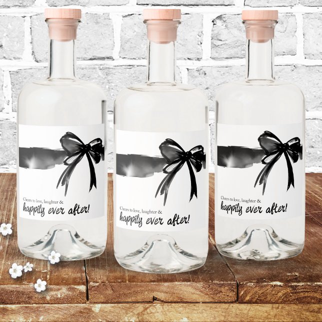 Chef för Kärlek Simple Trendig Modern Bow Bröllop Spritflaskor Etikett (Cheers to Love Simple Trendy Modern Watercolor Bow Wedding Liquor Bottle Label bar favor decor chic )