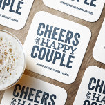 Chef för lycklig paret blue bröllop rehearsal underlägg papper kvadrat<br><div class="desc">Före din bröllopsdag, ha lite roligt med en "Brews before I Do's" firande. Vare sig det är en repetitionsmiddag, reklamfest eller förlovningsfest, är den här roligten djärv underlägg design perfekt för ett bryggeri eller ett öltemat firande. Detta "heder to the lycklig par"-originalformat kan också vara personlig med parets namn och...</div>