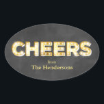 Chef på Chalkboard Helgdag Sticker Ovalt Klistermärke<br><div class="desc">"Cheers" skriven i vintage marquee ljus,  på en kritersbakgrund dekorerar detta klistermärke; skapar det en perfekt för presentpåsar i helgdag,  presenter eller flaskor för vänner,  familj eller affärspartner.</div>