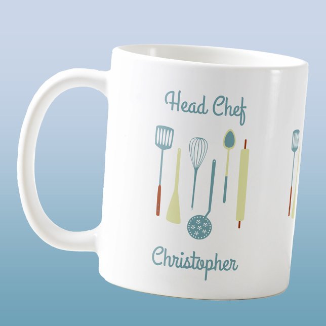 Chef-Personlig Kaffemugg (Fun personalized Head Chef custom name mug featuring kitchen and baking implements.)