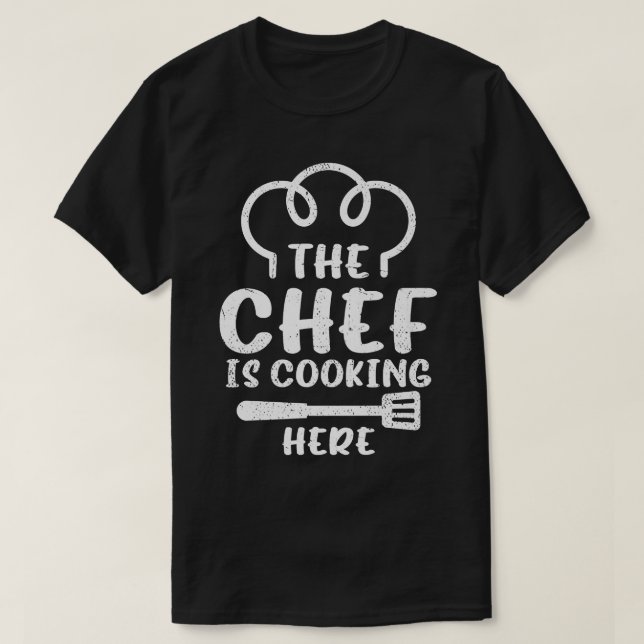 Chef som kokar mat Chef kokar här T Shirt (Design framsida)