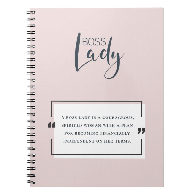 Chefstjej Logotyp Motiverande Citat Rosa Rosa Färg Anteckningsbok (Framsidan)
