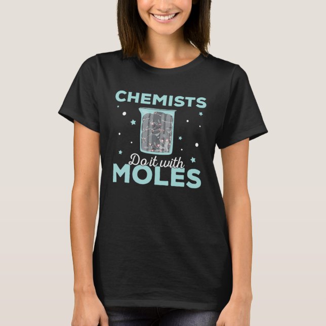 Chemists Do It With Moles For Chemistry Mole Pun T Shirt (Framsida)