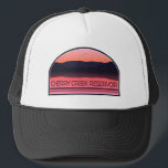 Cherry Bäck Reservoir Colorado Red Sunrise Keps<br><div class="desc">Cherry Bäck Reservoir är en kuperad oas i Denver-området som erbjuder en mängd olika vatten- och landaktiviteter för utomhusentusiaster. Parken på 4 000 hektar och den moderna campingplatsen är öppen året runt. Visa fåglar och vilda djur,  återskapa eller slappna av med det stora Rocky mountains som bakgrund.</div>