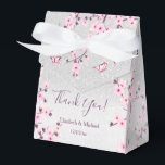 Cherry Blommar Rosa Silver Glitter Personligt bröl Presentaskar<br><div class="desc">Söt rosa körsbärsbärets blommar på silver glitter. Tvätta botanisk affisch med ett tack och anpassningsbar brud och triom namn och bröllop. Visa samlingen på den här sidan om du vill söka efter matchande produkter. Om du vill ha större ändringar, t.ex. andra händelser, ta bort eller lägga till inslag: gå till...</div>