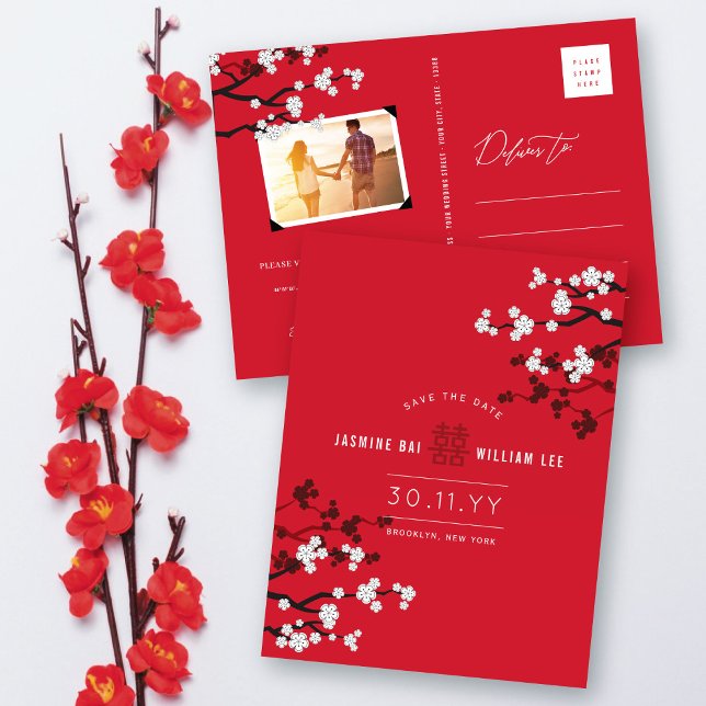 Cherry Blommars Chic China Bröllop spara datum Inbjudan Vykort (White Cherry Blossoms On Red, Double Happiness Chinese Wedding Save The Date Postcard @ fat_fa_tin)
