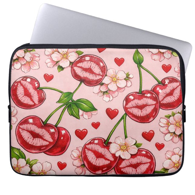 Cherry Kiss Laptop Sleeve (Framsidan)