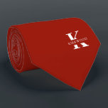 Cherry Red Elegant Monogram   Namn | Ensidig Slips<br><div class="desc">En ensidig elegant med ett fet vitt monogram över en röd bakgrund i Cherry Red. Ovanpå detta monogram sitter ditt förnamn eller efternamn som är skrivet i alla huvudstäder. Om du vill ha ett djärvare utseende för namn inuti det stora brev kan du göra följande: Använda anpassningsfunktionen och redigera och...</div>