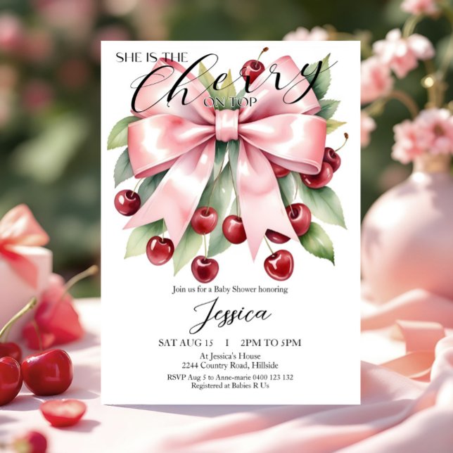 Cherry Rosa Bow Cherry på Top Baby Shower Inbjudan (She is the Cherry on Top Baby Shower Invitation with watercolor cherries, foliage and pink bow)