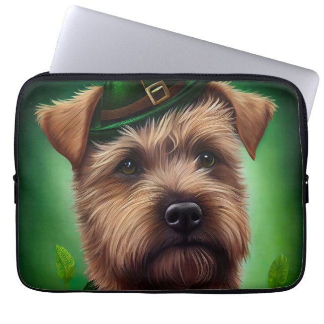 Chesapeake Bay Terrier i St. Patricks dags dräkt Laptop Fodral (Framsidan)