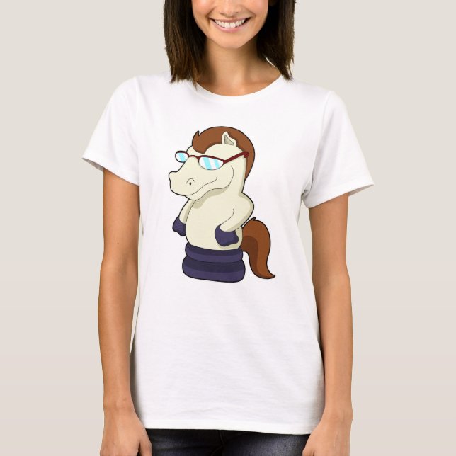 Chess biet Knight as as Horse with Sunglasses T Shirt (Framsida)