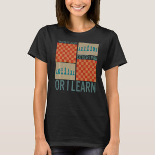Chess Player tappar aldrig varken Win eller Lär Bo T Shirt