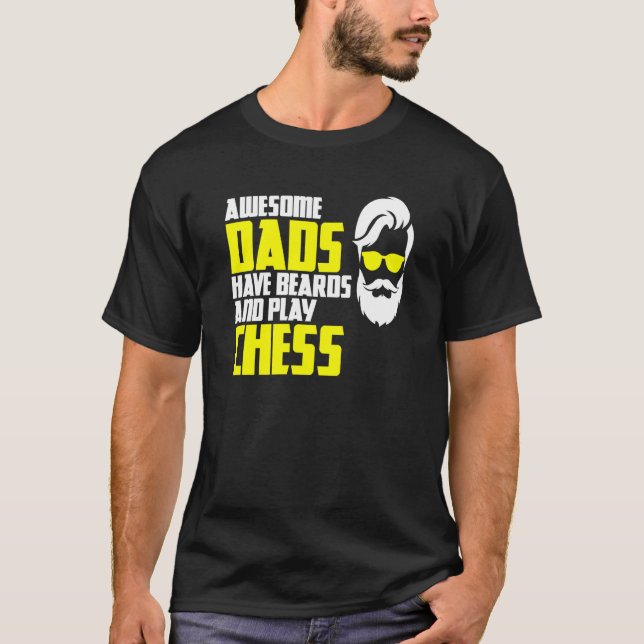 Chess saying beard bearer fathers day chess player t shirt (Framsida)