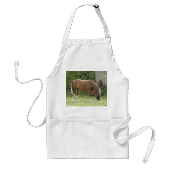Chestnut Brown Horse Grazing Apron Förkläde (Framsidan)