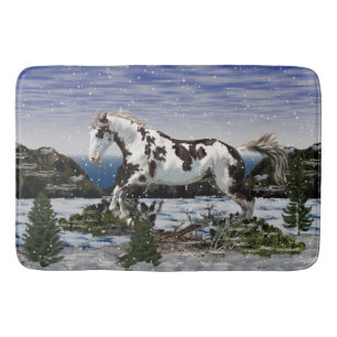 Chestnut och White Paint Horse i Snö Badrumsmatta