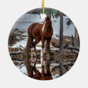Chestnut Ranch Horse and Pond Reflection Julgransprydnad Keramik