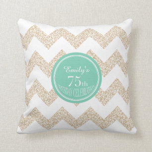 Chevron 75:e födelsedagsfirandet Pillow med namn Kudde
