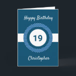 Chevron Blue 19:e födelsedagen  Kort<br><div class="desc">Ett personlig blått 19-årskort som du lätt kan anpassa med namn på kortets framsida. Du kan också anpassa insidan av kortmeddelandet om du vill. Det här 19:e födelsedagskortet för honom i personlig skulle göra en underbar keepy.</div>