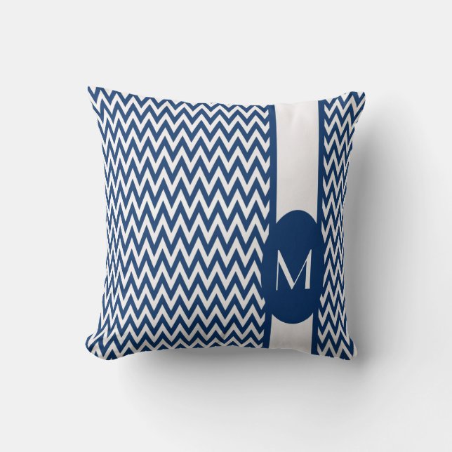 Chevron-design för marin Elegant med monogram Kudde (Framsida)