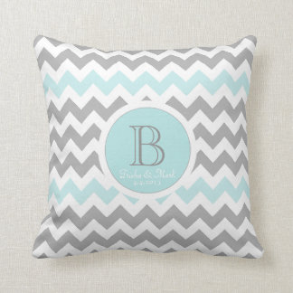 Chevron Grått Aqua White Monogram Bröllop Pillow Kudde