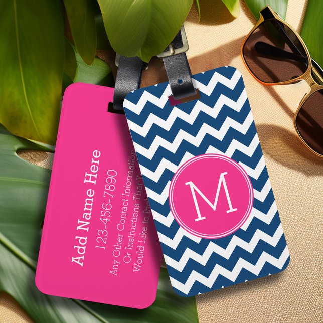 Chevron Mönster med Monogram - marinens Magenta Bagagebricka (Personalized luggage tag - Add Your contact information and monogram)