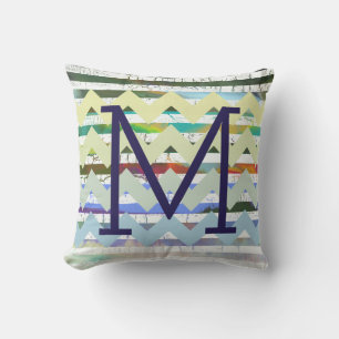 chevron rand + abstraktion + monogram, coola utomhuskudde