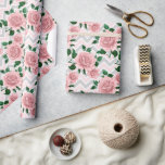 Chevron Rosa ros Presentpapper<br><div class="desc">En Elegant Mönster i Rosa ros på ett Grått- och Rosa Chevron Mönster för Bröllop eller Förlovningar</div>