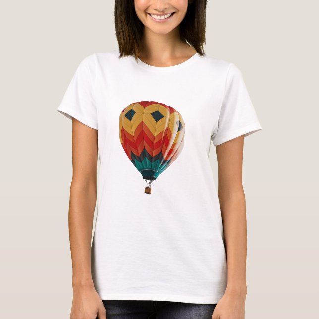 "Chevron Sky: Vibrant Hot Air Balloon in Flight T Shirt (Framsida)