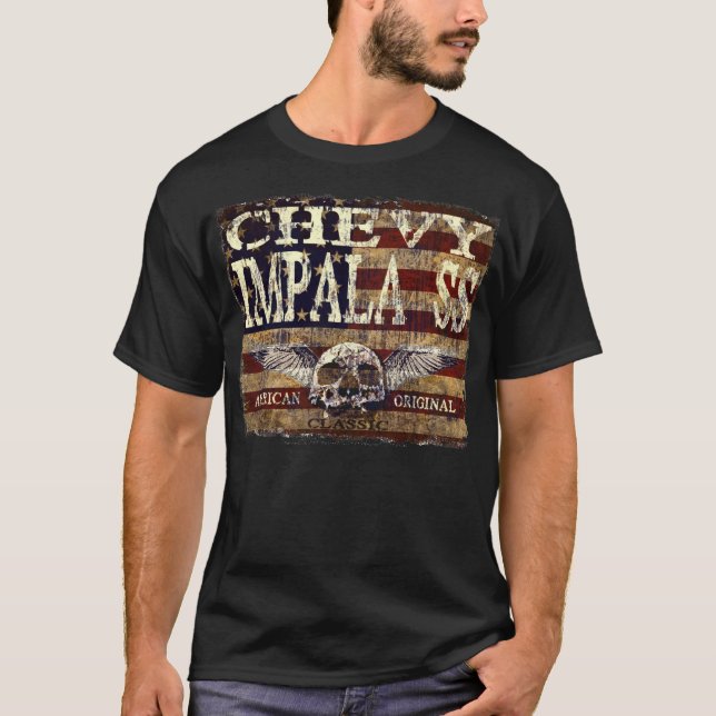 Chevy IImpala SS design mot eroderad flagga T-shirt (Framsida)