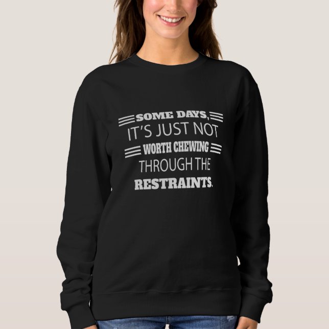 Chewing through the Restraints Humor Graphic T Shirt (Framsida)