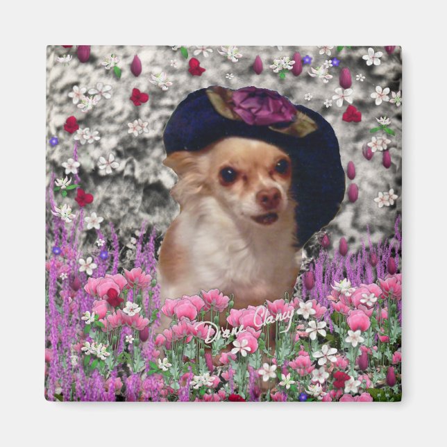 Chi Chi in Flowers - Chihuahua Puppy in Cute Hat Magnet (Framsidan)