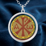 Chi Rho/Alpha Omega Medallion från SNV 36 Silverpläterat Halsband<br><div class="desc">Denna lilla detalj av en medallion, som hämtats från en antikisk bild av St. Cecilia (SNV 36) q.v., är en fullt av kristen symbolik. Chi Rho och Alfa och Omega är, förutom kor och fisk, två av de äldsta kristna symbolerna. Chi Rho, även känd som "chrismon" eller "sigla", bildas genom...</div>
