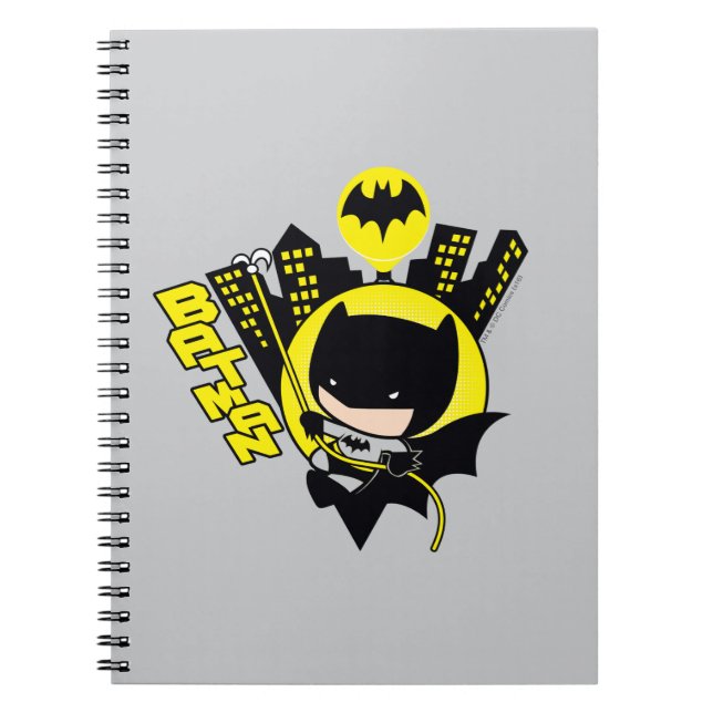 Chibi Batman Scaling the City Anteckningsbok Med Spiral (Framsidan)