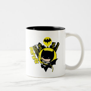 Chibi Batman Scaling the City Två-Tonad Mugg